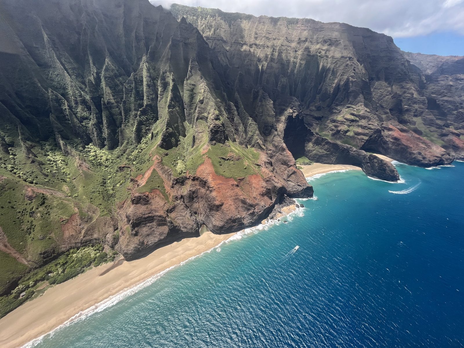 Na Pali Coast Boat Tour vs Helicopter (2026): Which One to Book
